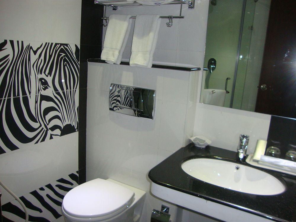 Treebo Trend J'S Five Two Boutique Hotel Chennai Exterior photo