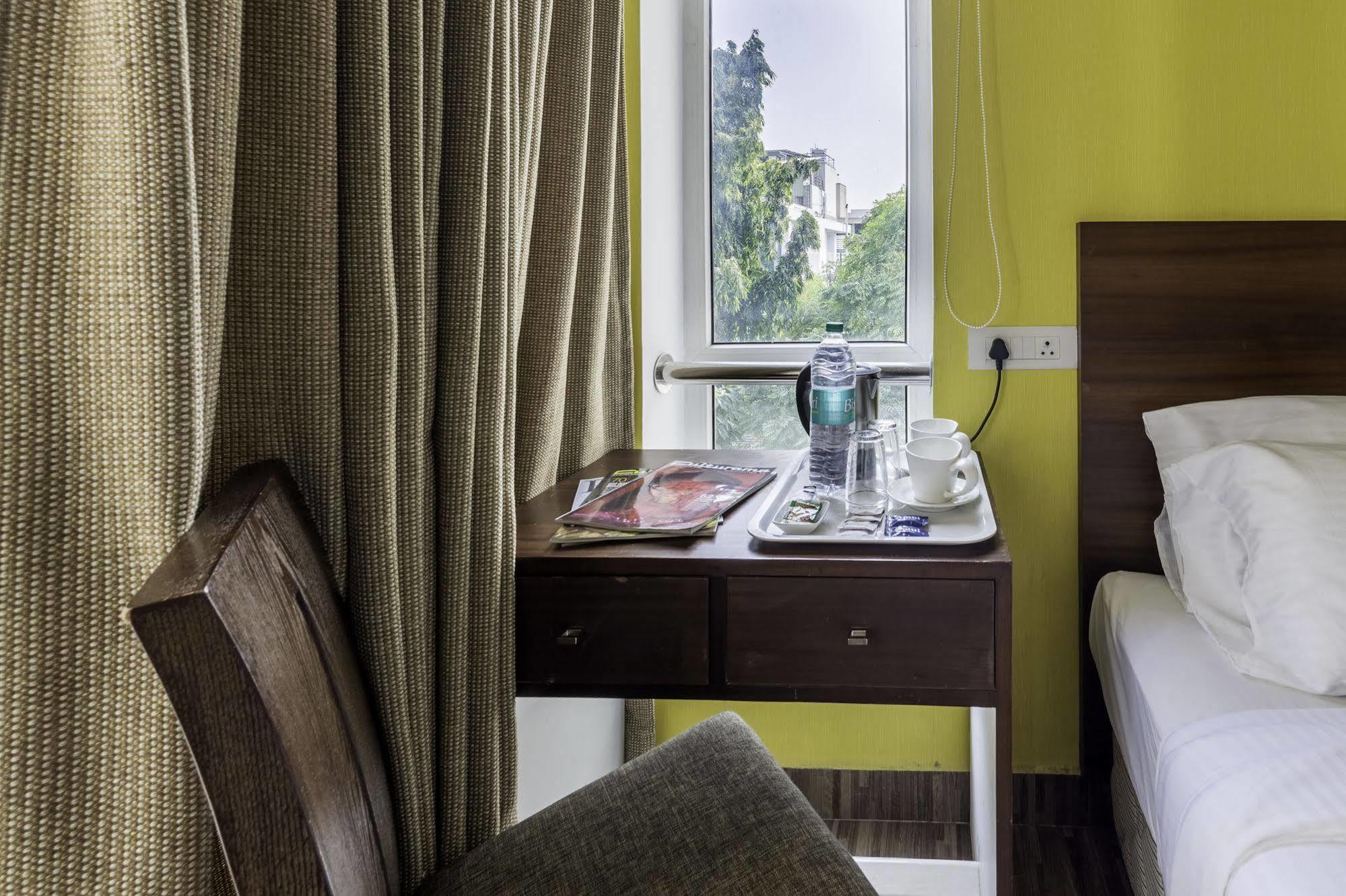Treebo Trend J'S Five Two Boutique Hotel Chennai Exterior photo