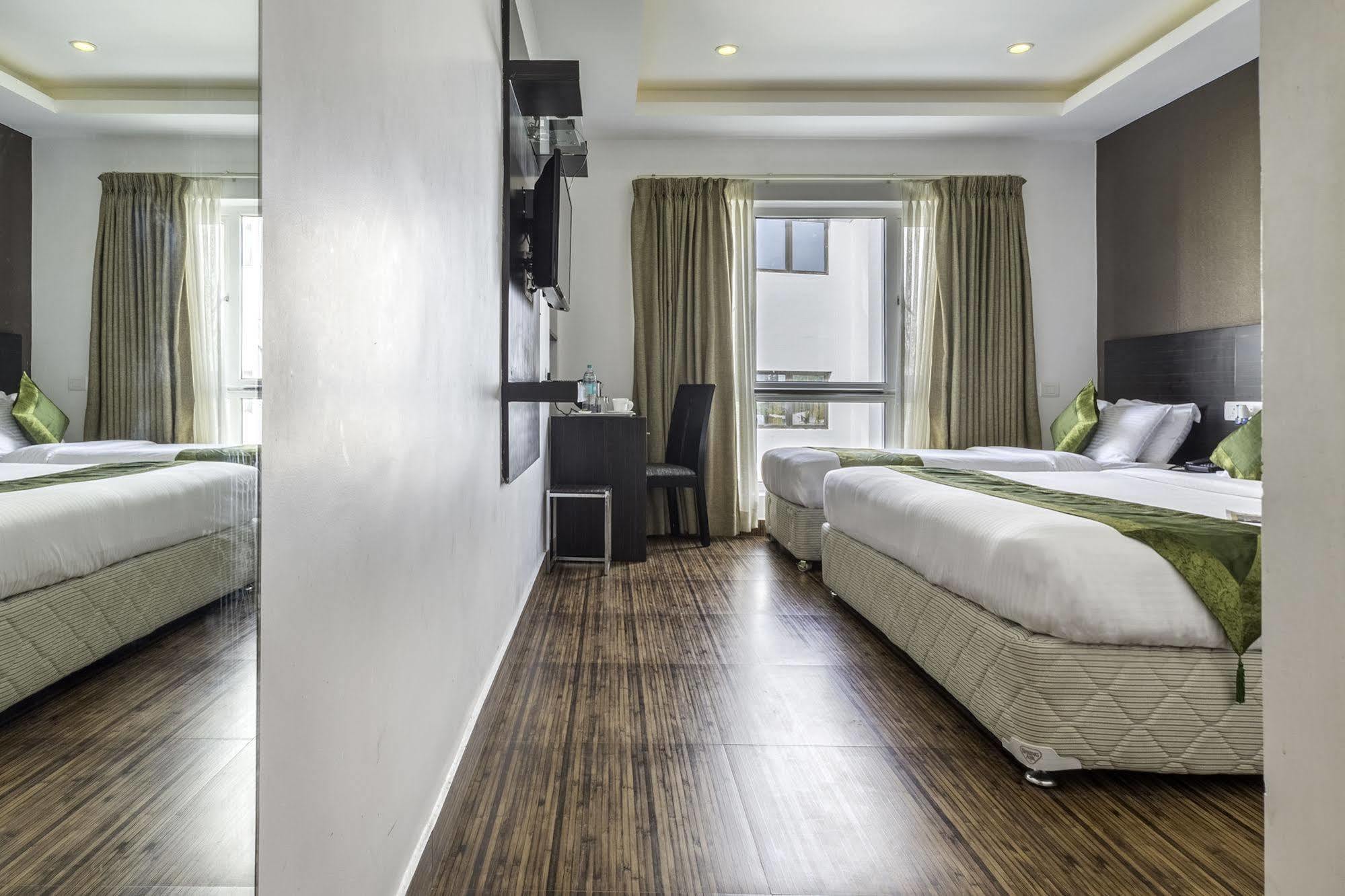Treebo Trend J'S Five Two Boutique Hotel Chennai Exterior photo
