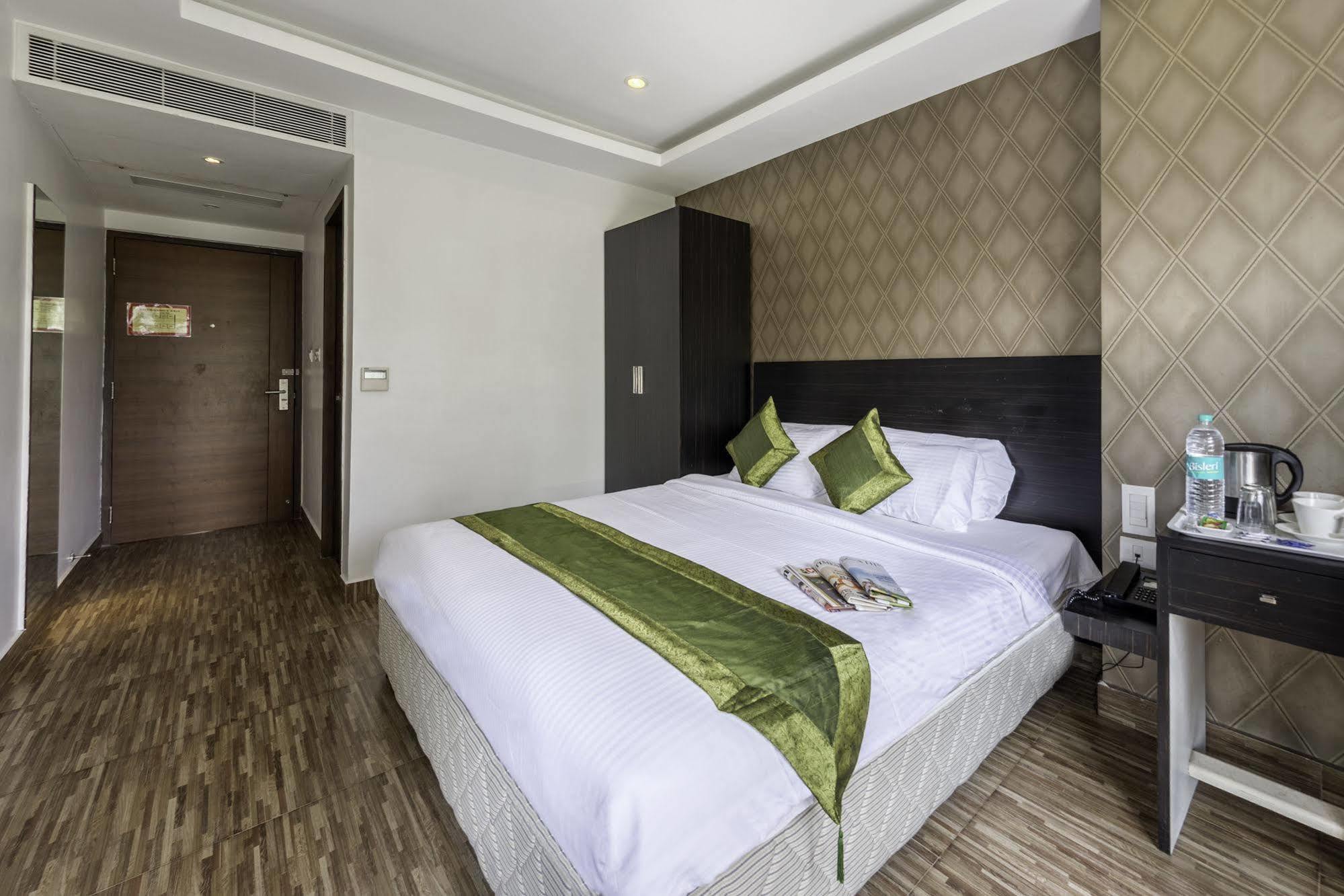 Treebo Trend J'S Five Two Boutique Hotel Chennai Exterior photo
